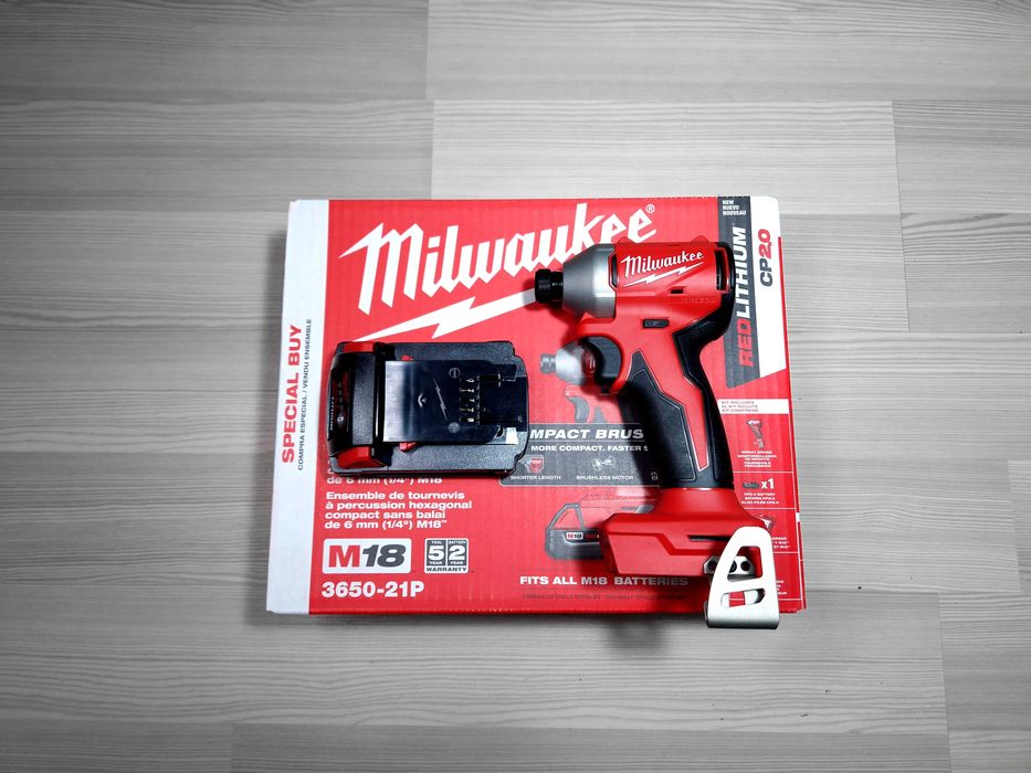 Бесщеточный импакт Milwaukee M18 3650-21 (ударный шуруповерт)