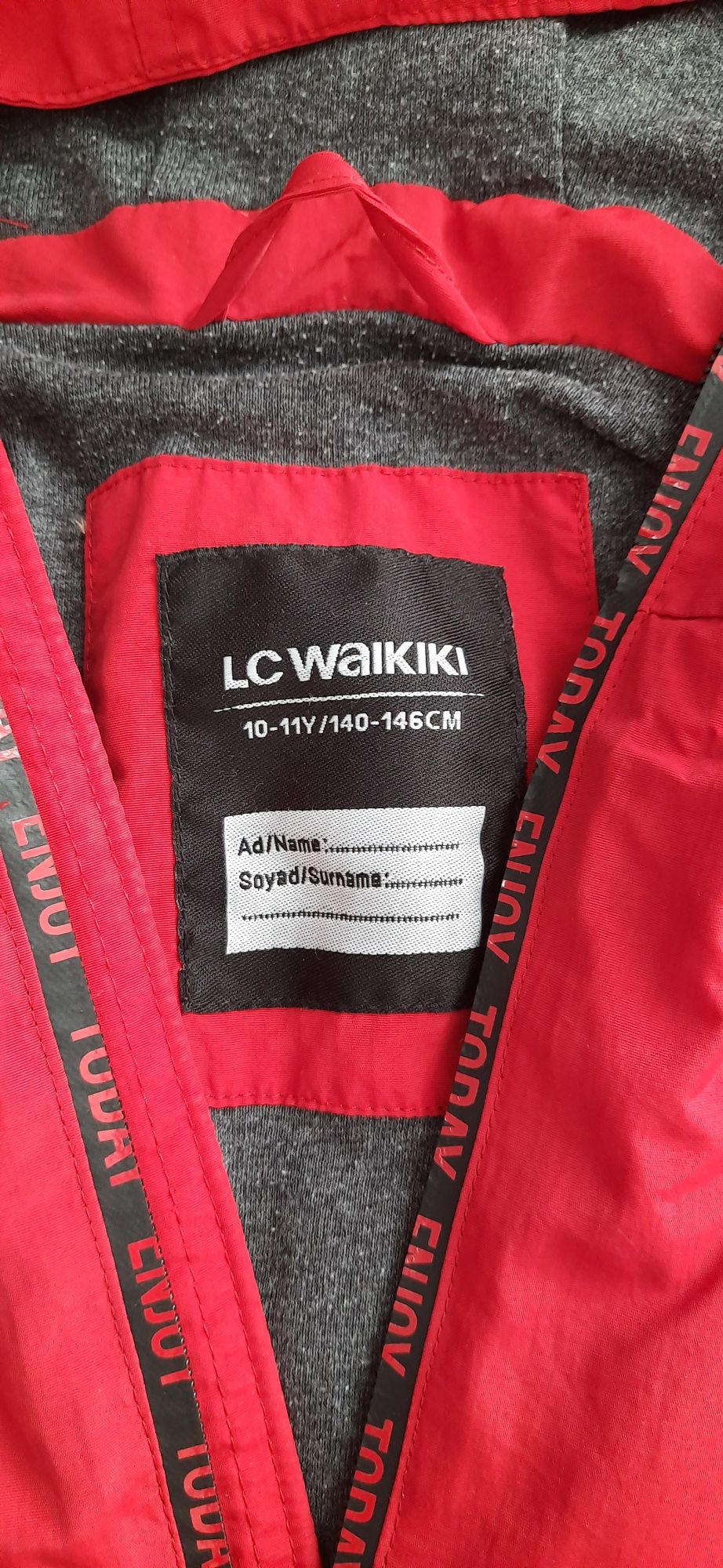 Продам курточку - вітровку  LCWaikiki 140-146р.