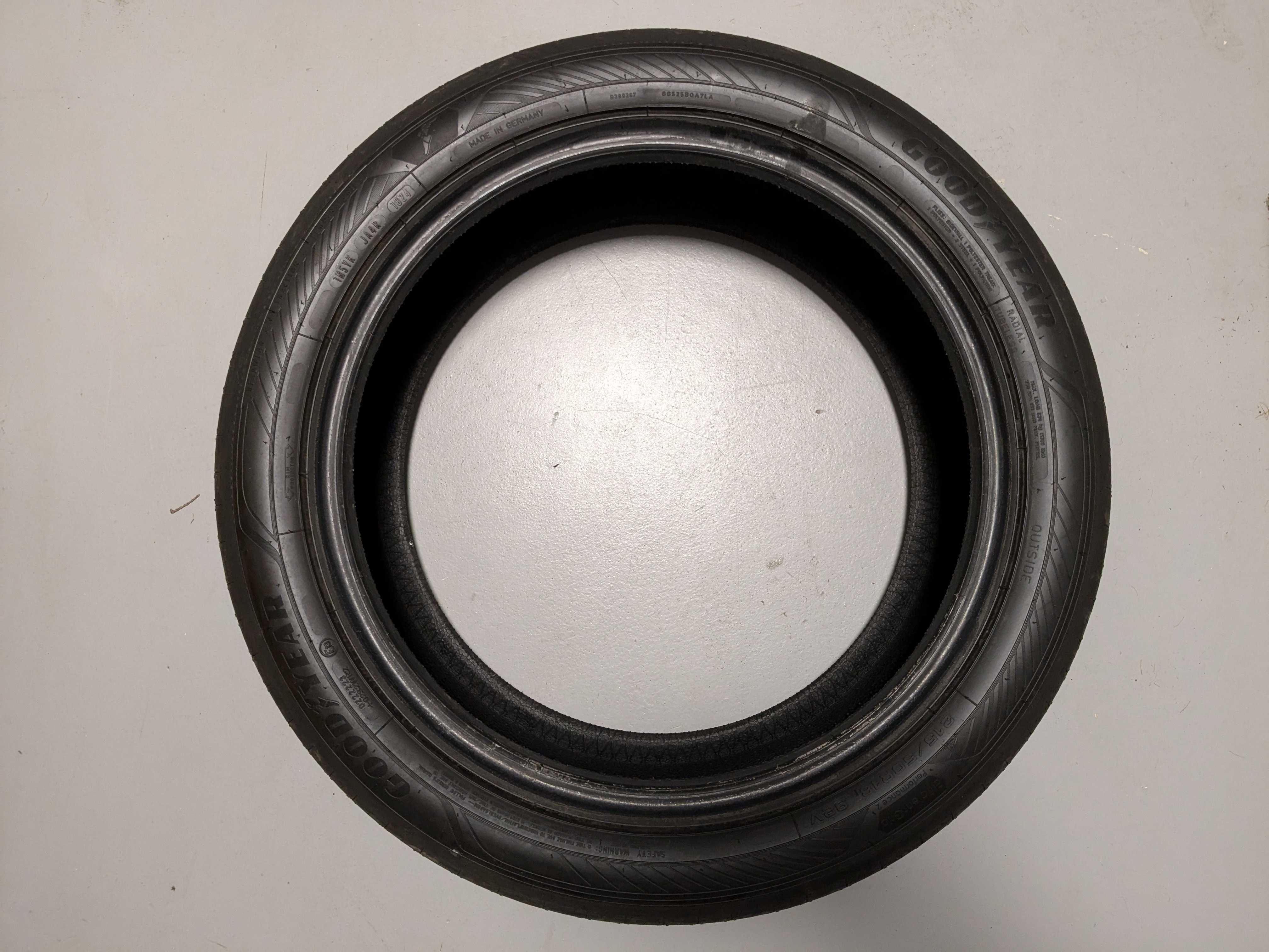 4 szt. - 215/50 R18 92 V - Goodyear Efficientgrip Performance 2