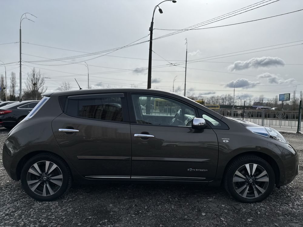 В наличии Nissan Leaf 2016г 11/12 ячеек 30 kWh