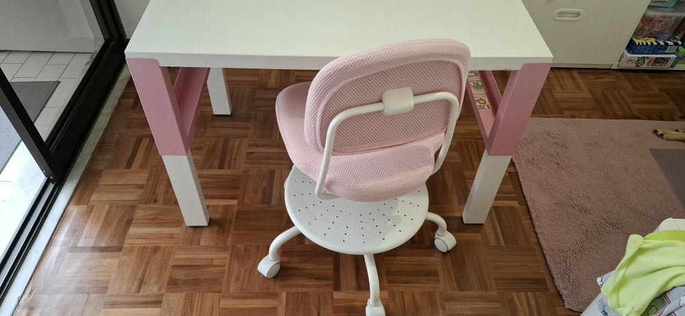 Secretária e cadeira para criança