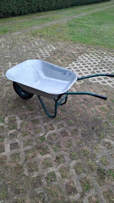 Taczka ogrodowa solidna