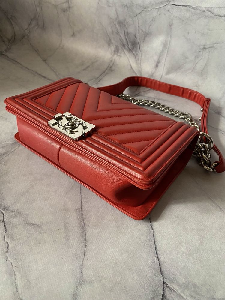 Chanel шкіряна сумка оригінал