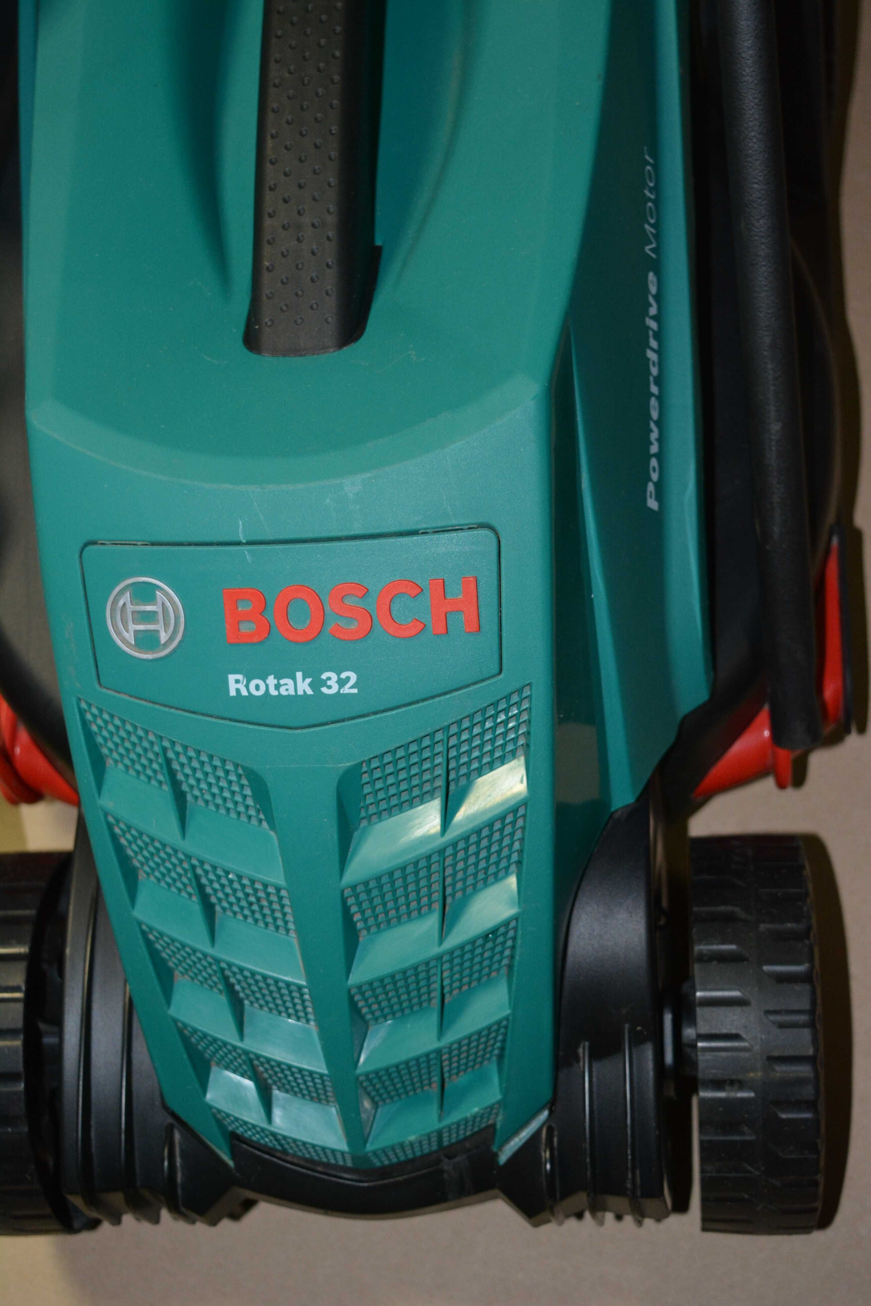 Газонокосилка Bosch Rotak 32