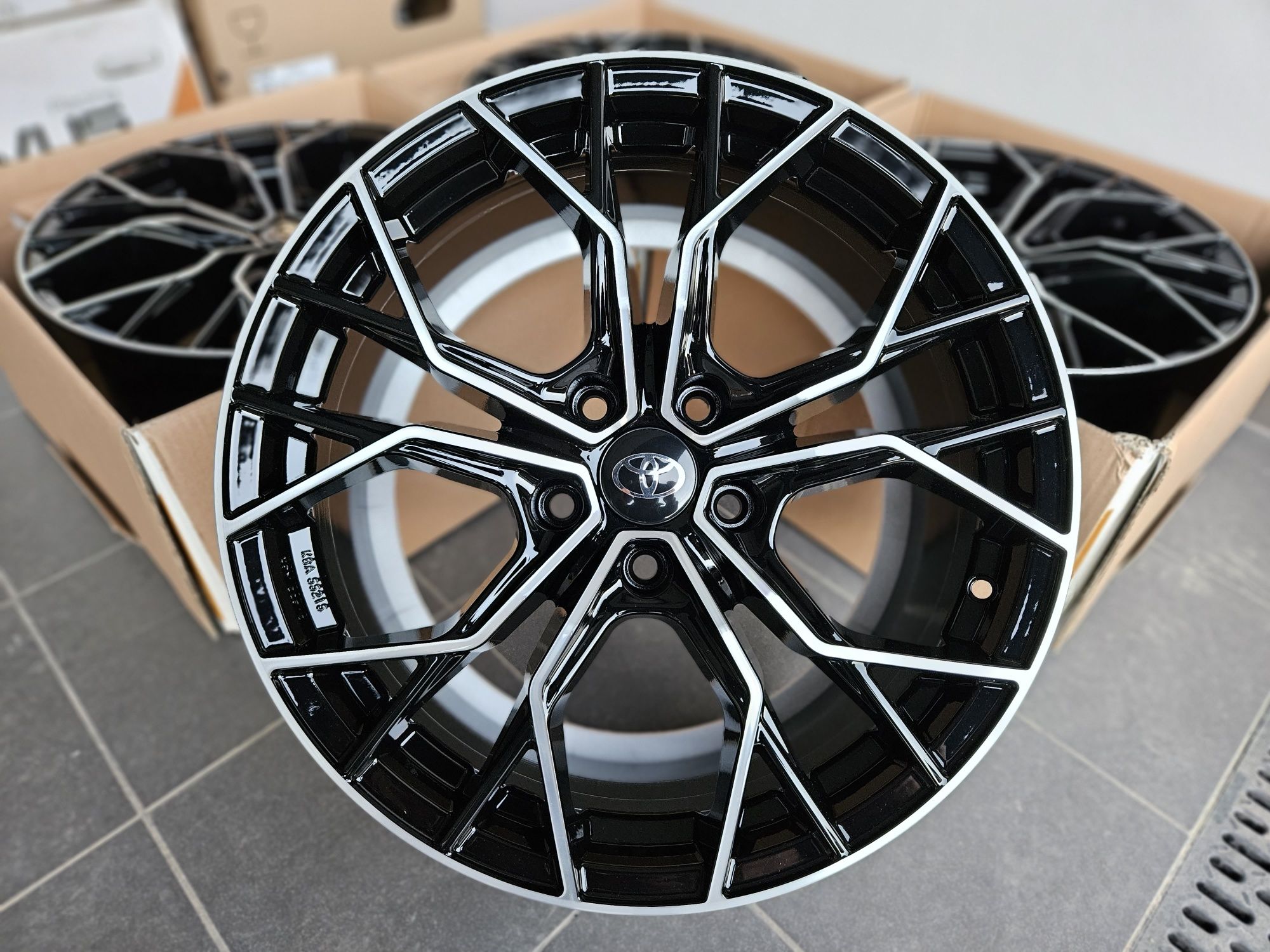 TOYOTA 18 " Nowe 5x114,3 Camry Corolla Avensis Auris RAV4 Felgi Czarne