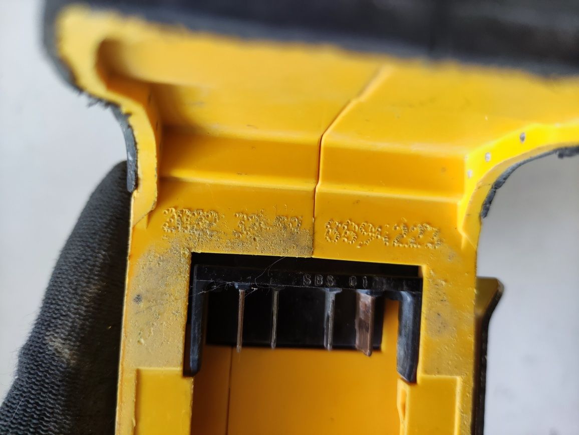 Na GWARANCJI Młotowiertarka akumulatorowa DeWalt DCH273