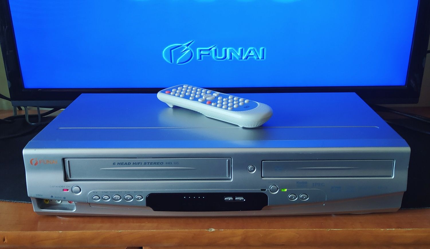 Odtwarzacz VHS i DVD Funai