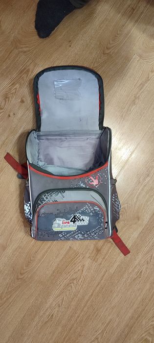 Рюкзака Olli для молодшого шкільного віку посилена жорсткими вставками