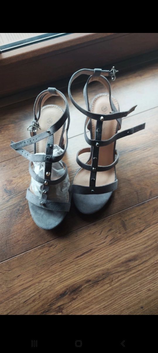 Nowe buty na obcasie w rozmiarze  36