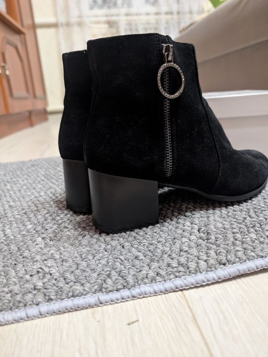 Жіночі замшеві ботильйони 40 розміру
