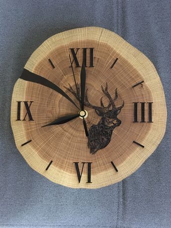 Zegary wypalane w plastrze drewna