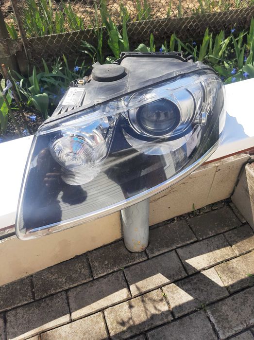 Лева фара на туарег1