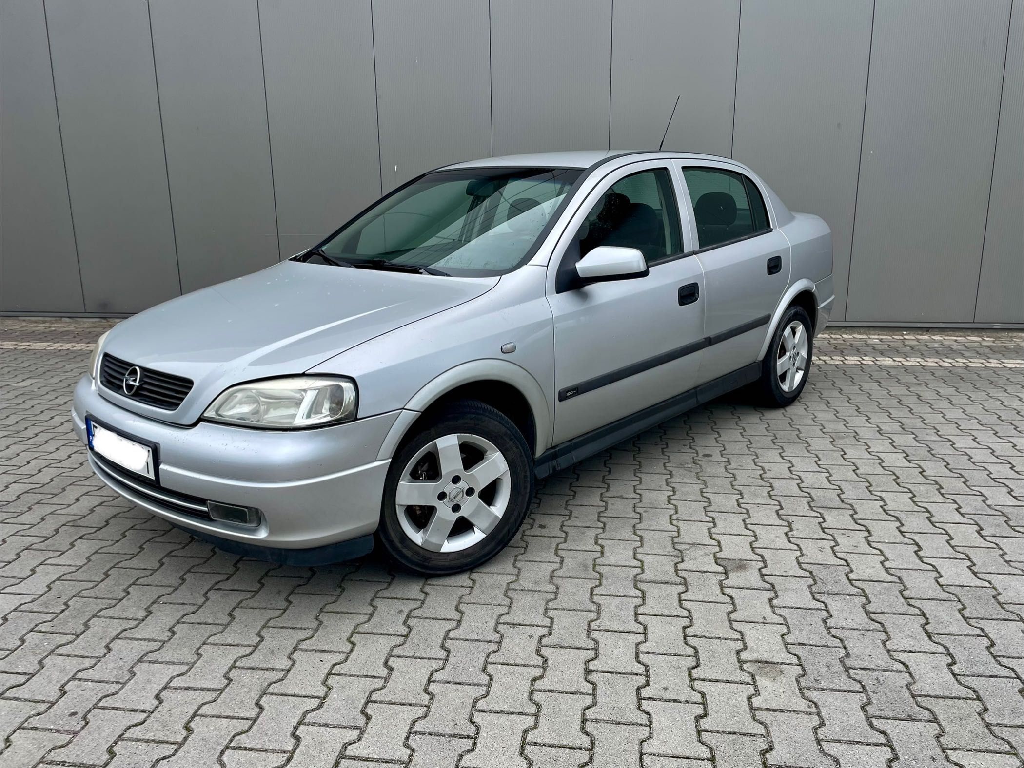 Śliczny.Zadbany.Opel.Astra.II.1999r.1.6.8V.Gaz.Sedan.Klima.Hak