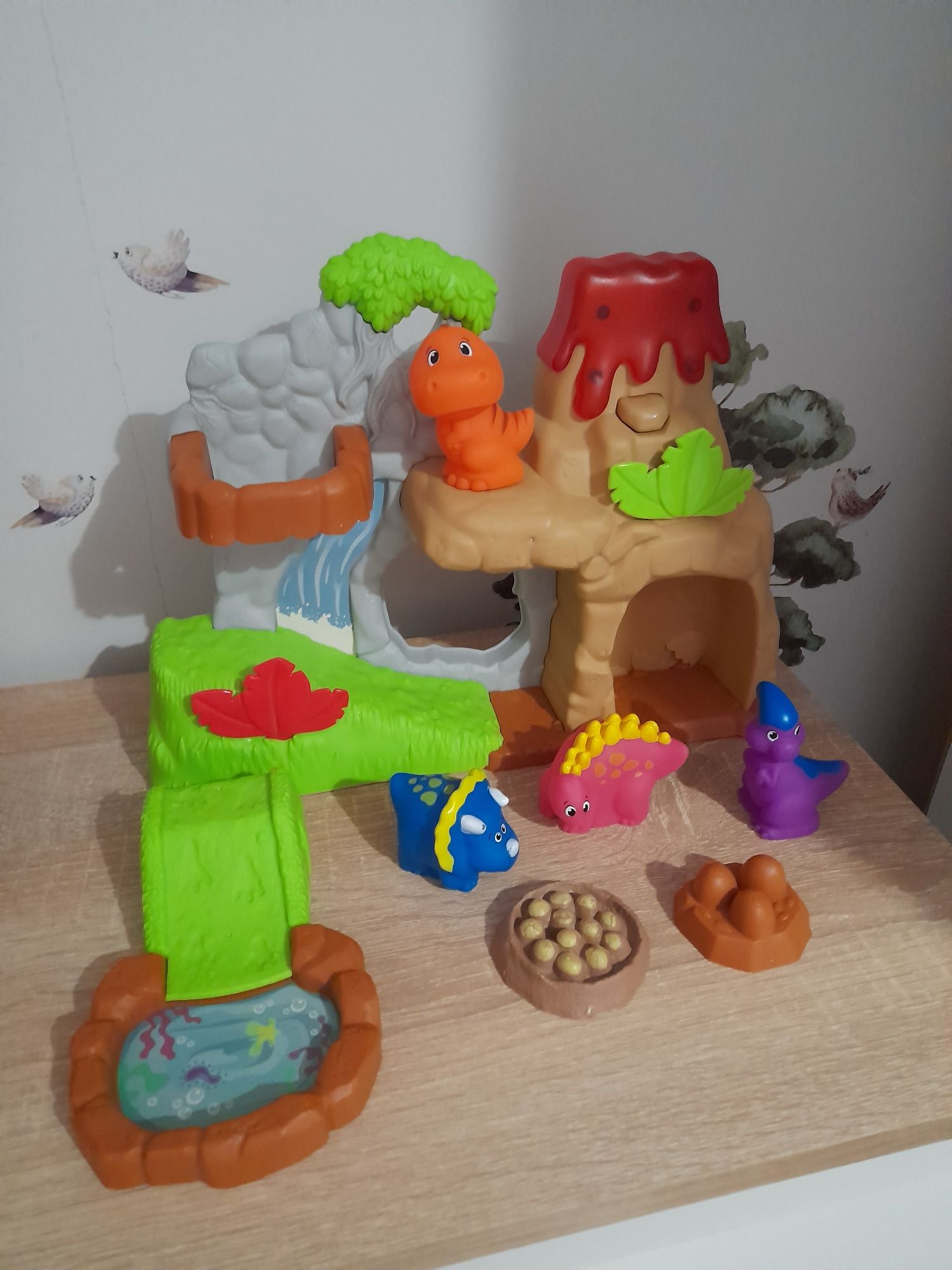 Wulkan interaktywny z dinozaurami