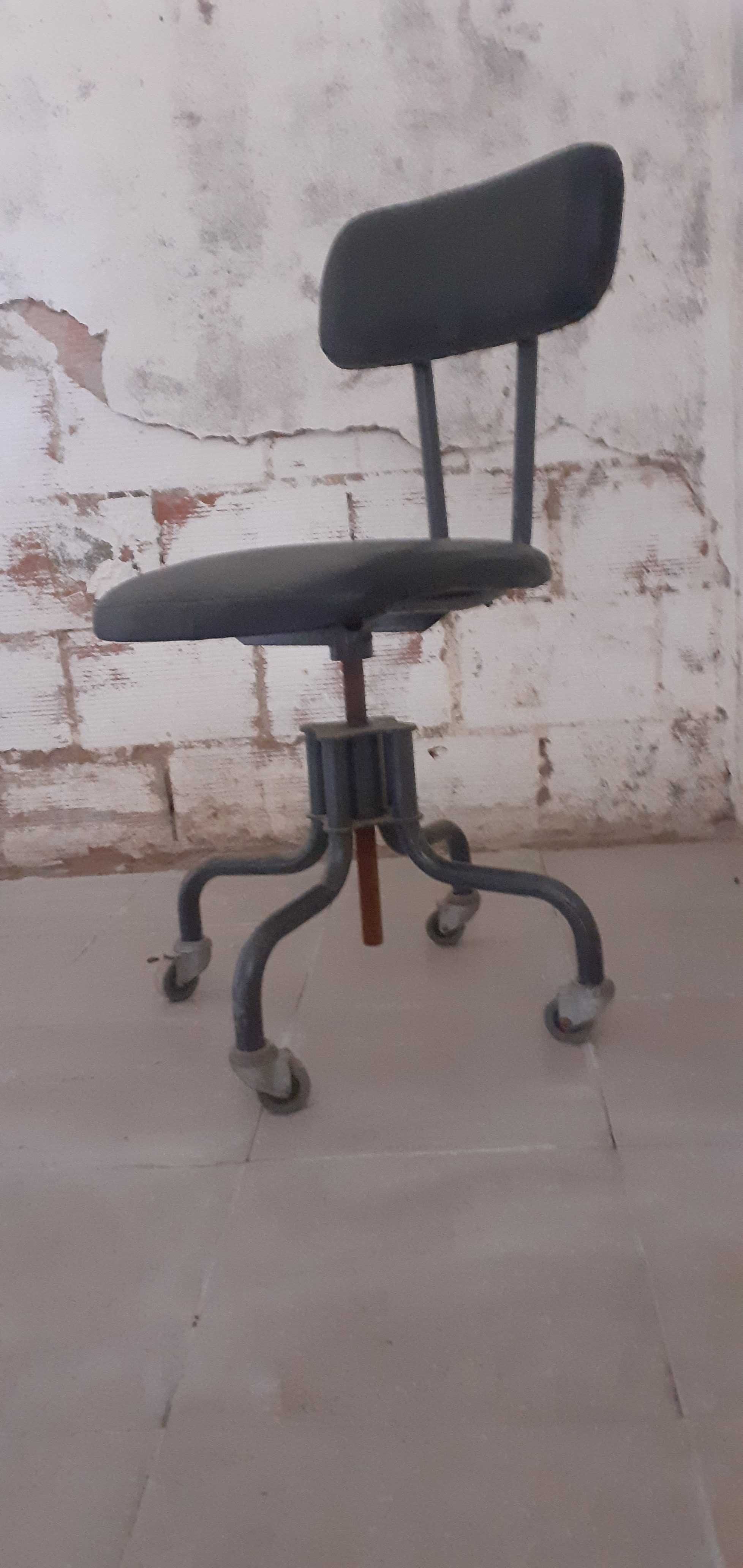 Cadeira antiga vintage art deco industrial escritório