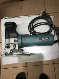 wyrzynarka MAKITA 4305T.  800 W