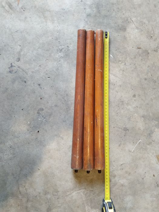 Стол .Ножки деревянные