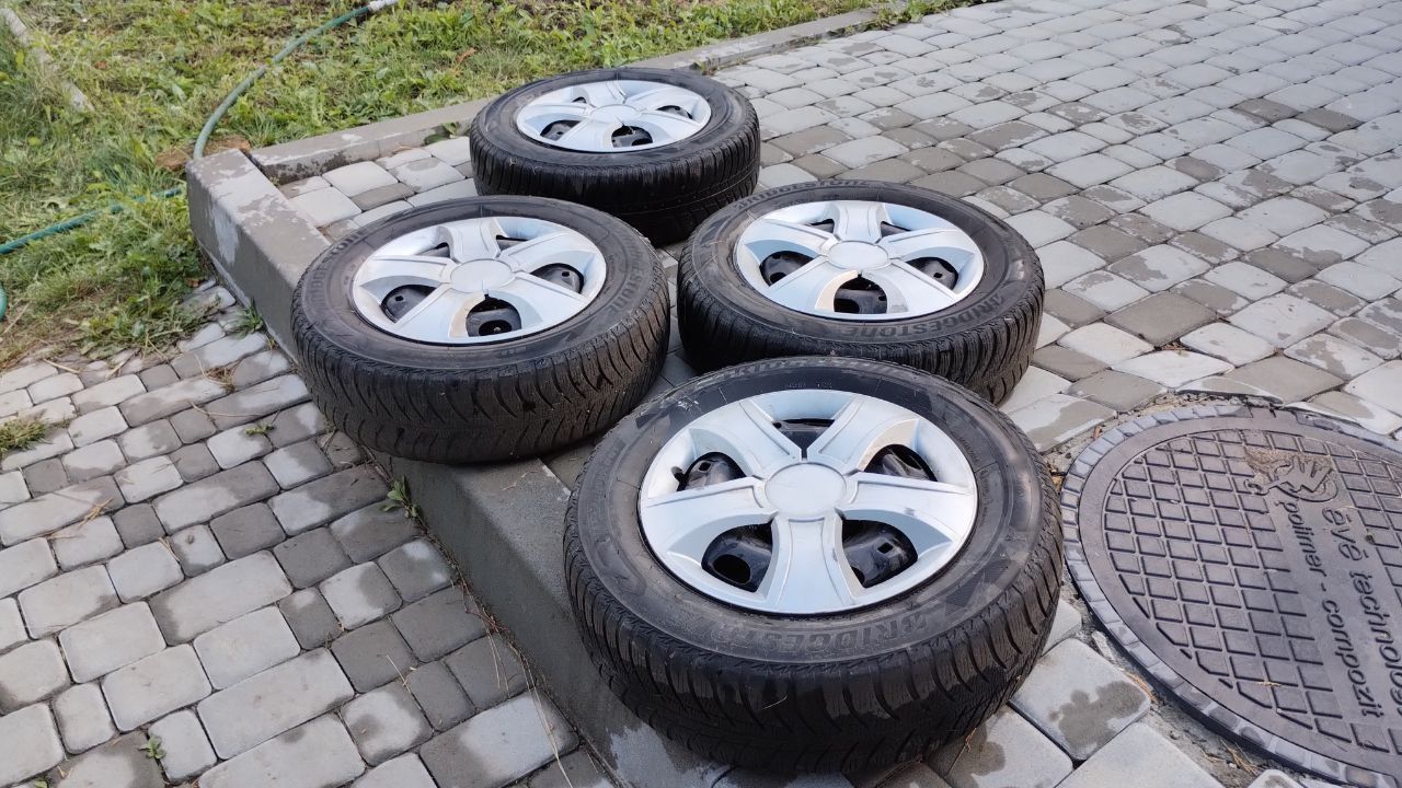 Диски 5j/14 ET35,Шини Bridgestone 175/70/14. .