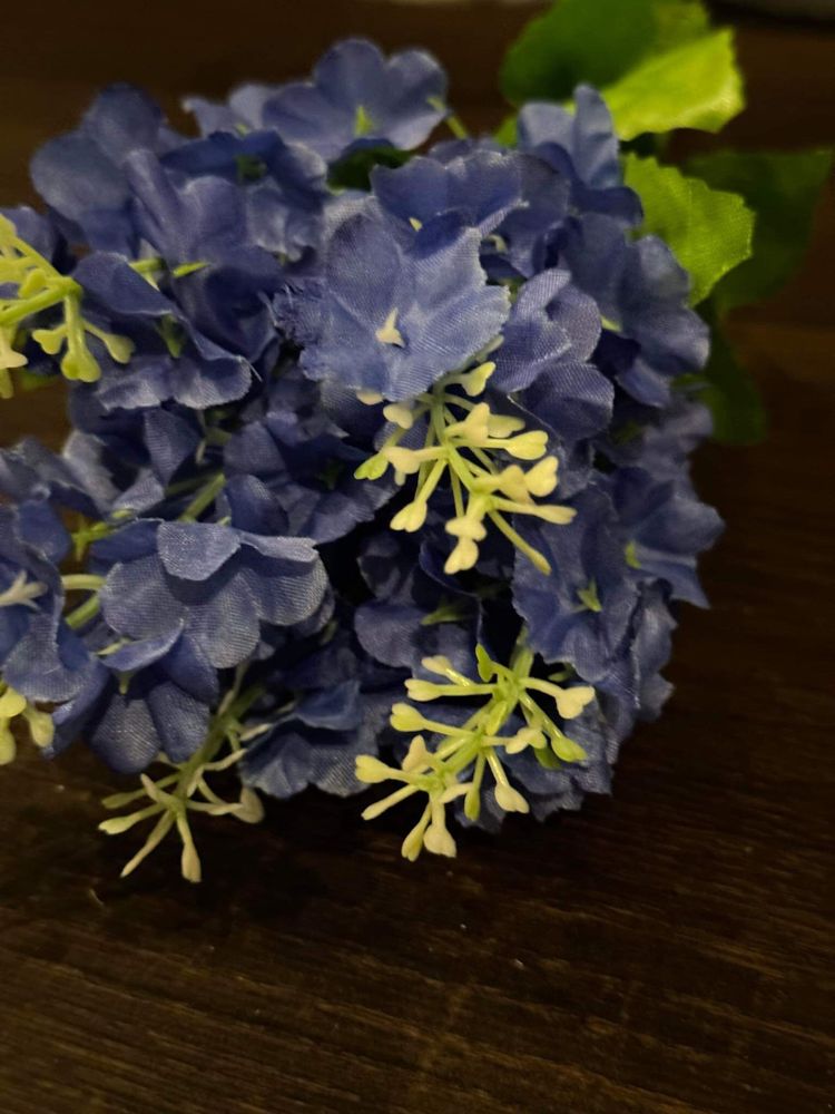 Bukiet sztucznych kwiatów niebieskie 33 cm 48tknkw