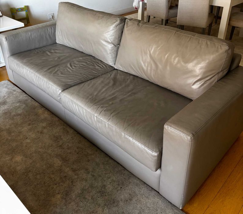 Vendo 2 Sofás Grandes e Confortáveis em Pele Sintética – Ótimo Preço!