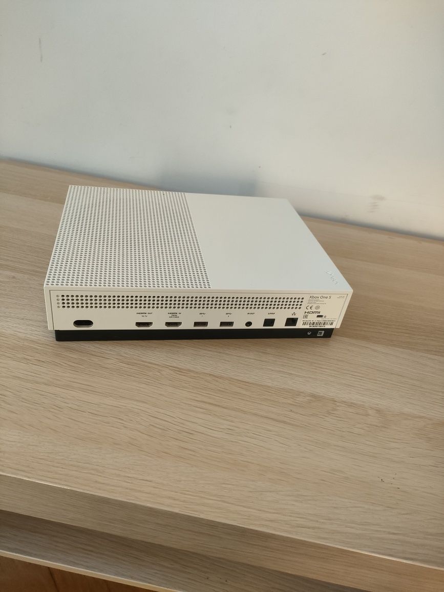 Xbox one s 1t 2 pady