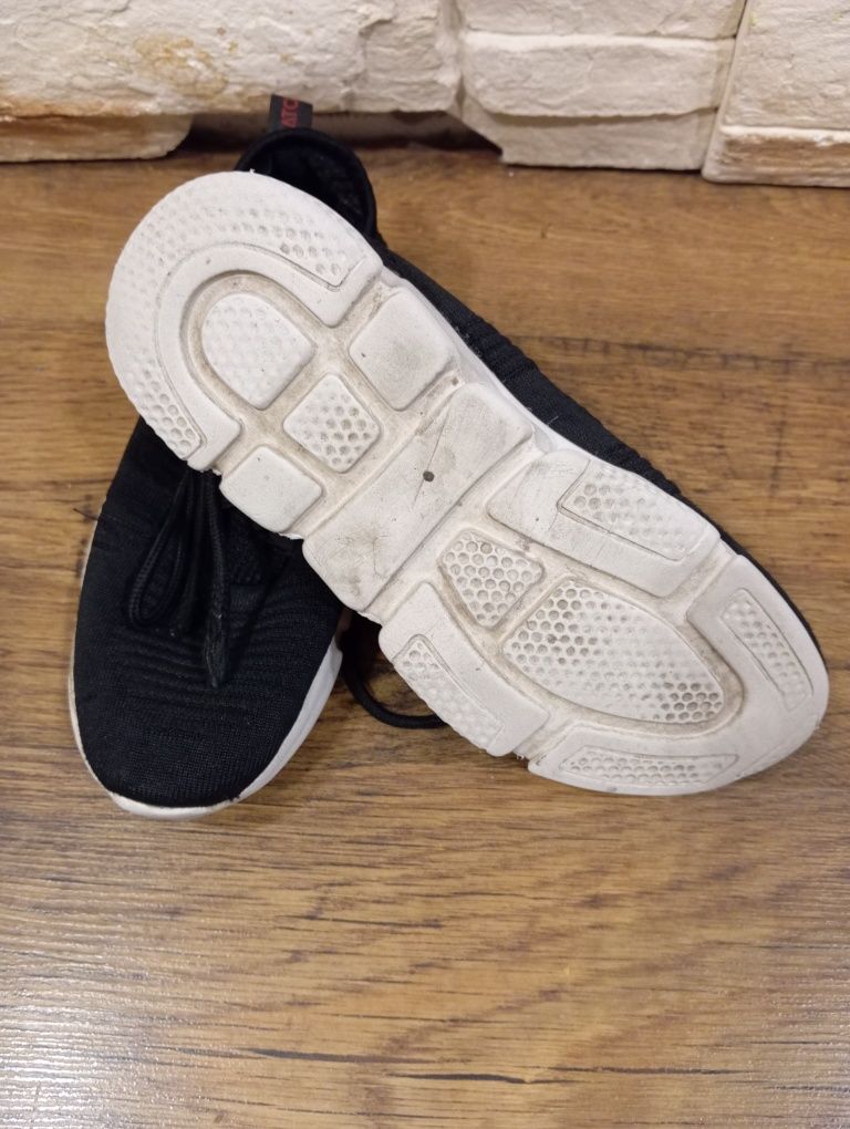 Czarne buty sportowe Crosshatch Wingard r.37.  C.P.2.