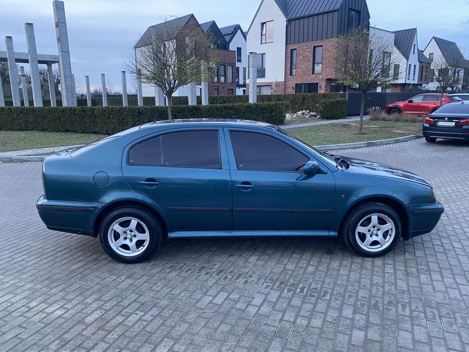 Шкода Октавія тур 1.6 МПІ