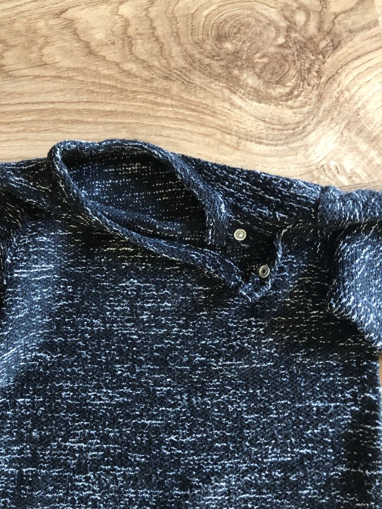 Czarny sweterek 3-4 lata