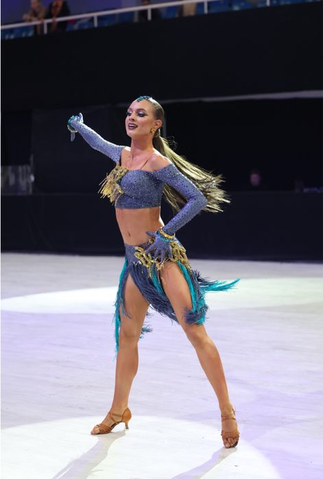 Сукня для латиноамериканської програми юніори-молодь