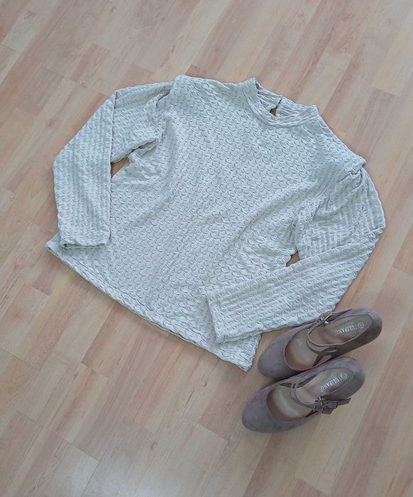 Kremowa bluzka damska Object rozmiar M na długi rękaw elegancka