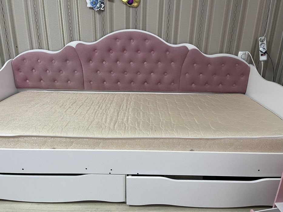 Ліжко для дівчинки