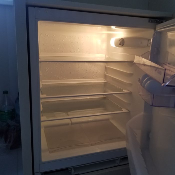 Барная стойка с встроенным холодильником и 3 барных стула