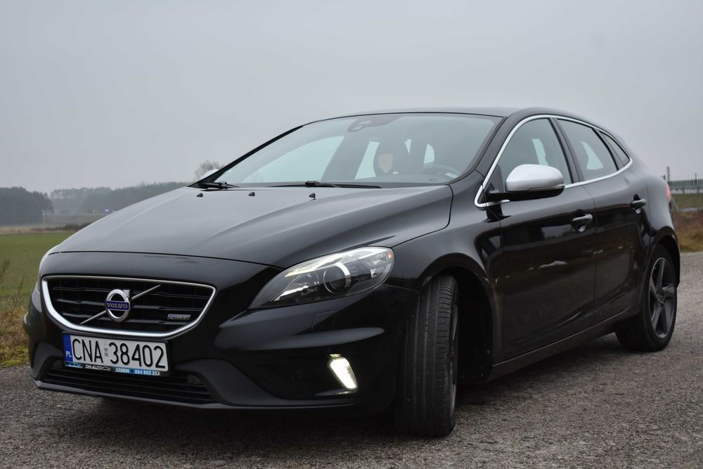 100% BEZWYPADKOWE Volvo V40 d2 R-design BiXenon Navi Kamera Panorama