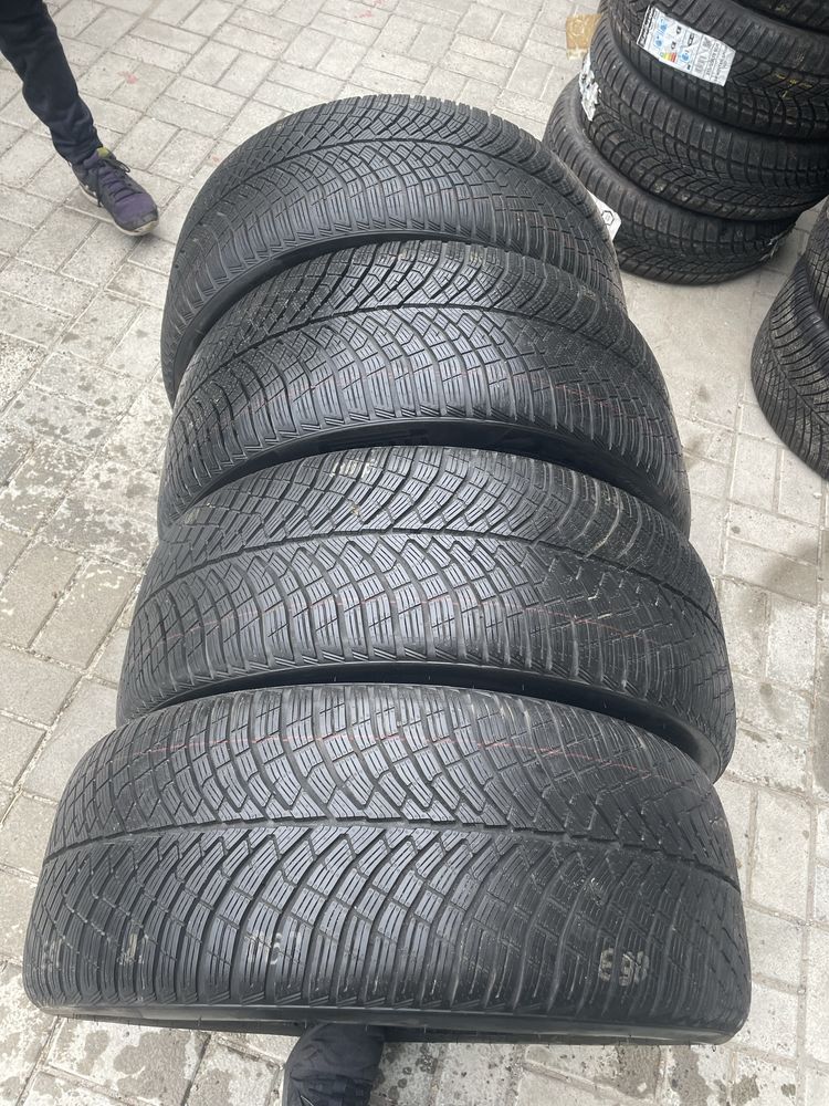Шины зимние разноширокие 285/40/20 255/45/20 Pirelli Pzero Winter 2