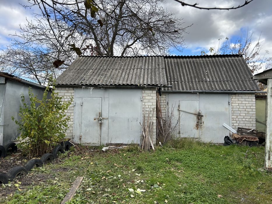 Центр, фасадна частина будинку по вулиці Юрка Тютюнника (Войкова)