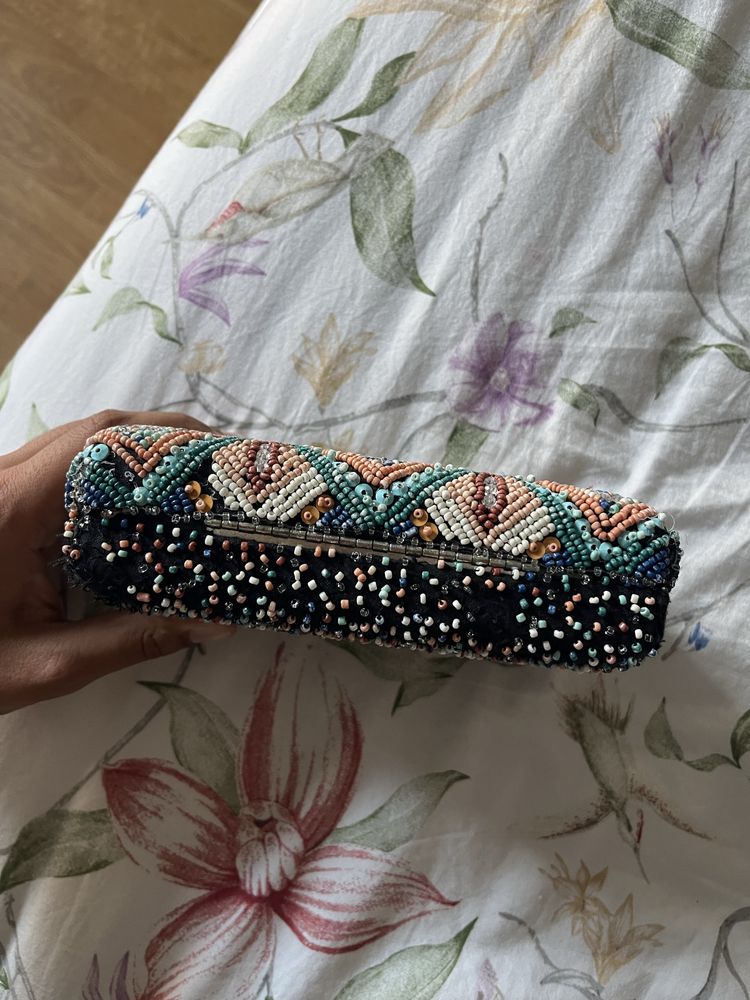 Pochete de missangas Parfois