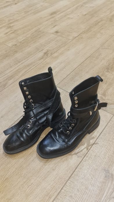 Кожанные мягкие,с красивой застёжкой пооуботинки от Качаровской.о