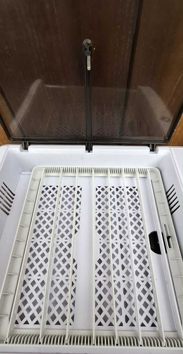 Vendo chocadeira . 

Incubadora de ovo