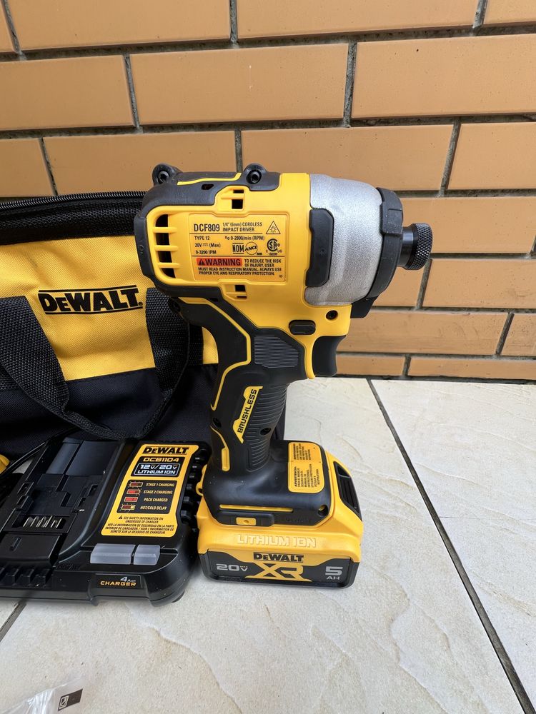 Набір шуруповертів Dewalt DCF809 DCD799