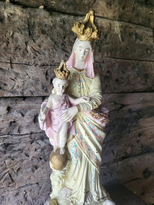 Stara figurka Maryja Królowa Matka Boża Zwycięska