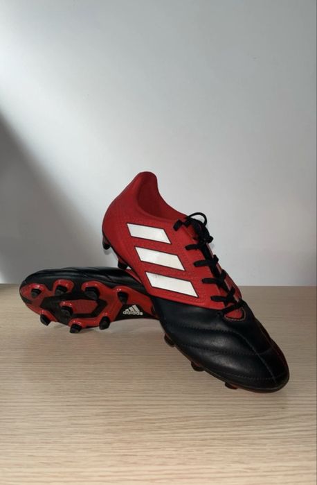 Chuteira Adidas  OFERTA:Caneleiras