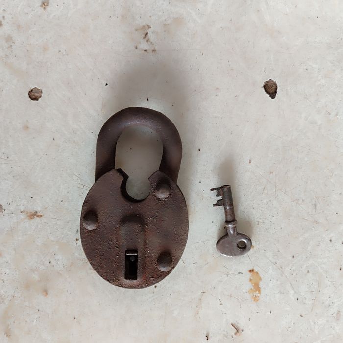 Стара колодка з ключем