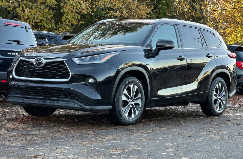 Toyota Highlander XLE      2021
