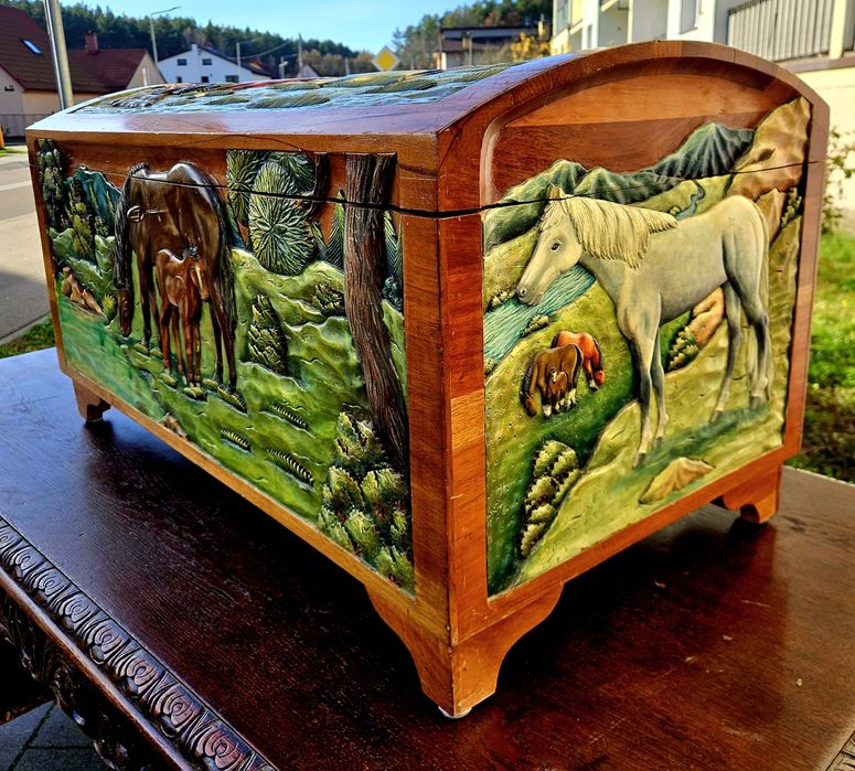 Skrzynia Kufer Rzeźbiona Konie koń