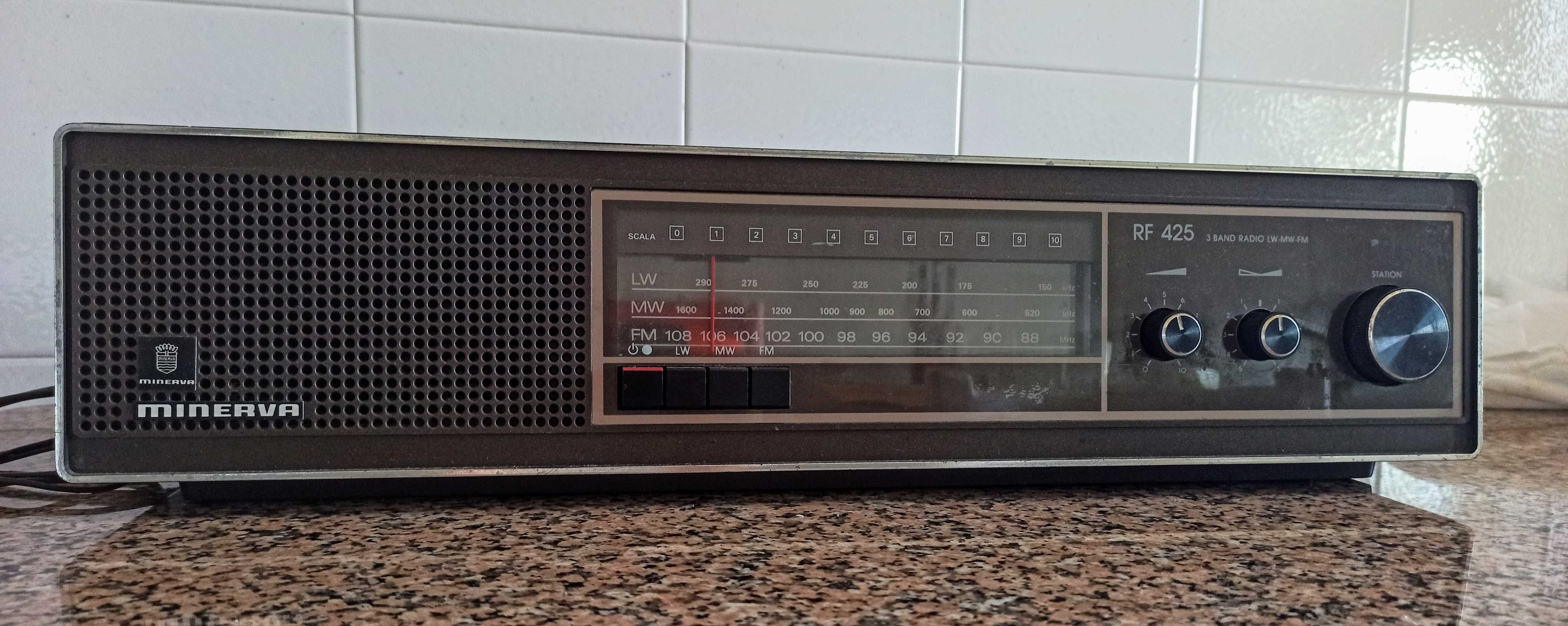 Excelente rádio Minerva