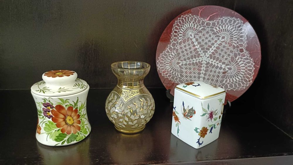 Loiças finas de porcelana dourada de valor incalculável