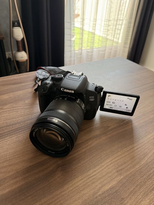 Canon EOS 700D + Canon EF-S 18–135mm IS STM