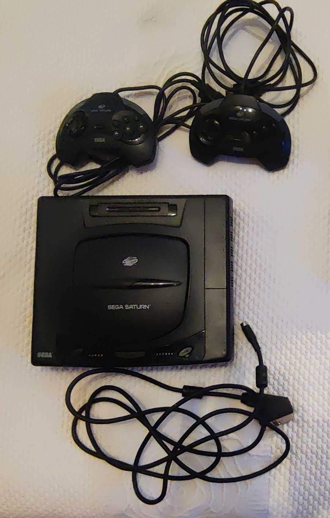 Sega Saturn com dois comandos