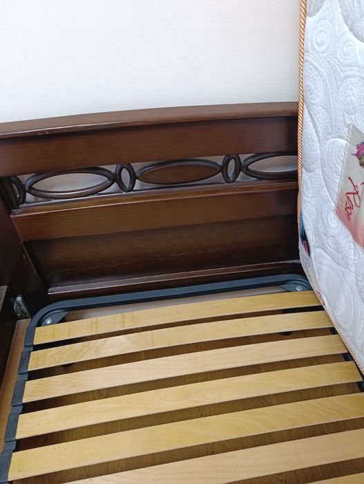 Ліжко дерев'яне односпальне