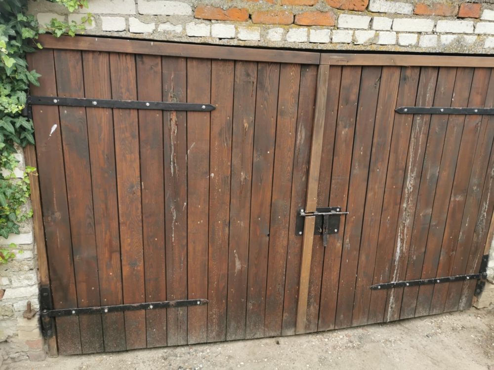 Drzwi garażowe drewniane